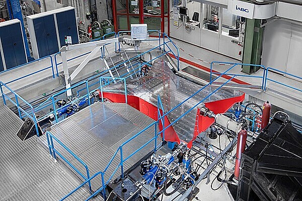 Modernization of a servo-hydraulic vibration test bench (6DOF)