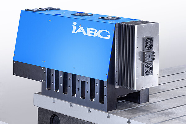 Linear actuator for aviation applications with maximum precision, dynamics and reliability - for tests on actuators and wings