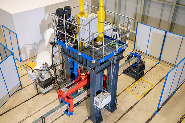 innovativer Prüfstand für Teilprüfkörper zur Validierung von Rotorblatt-Materialien im Energiesektor