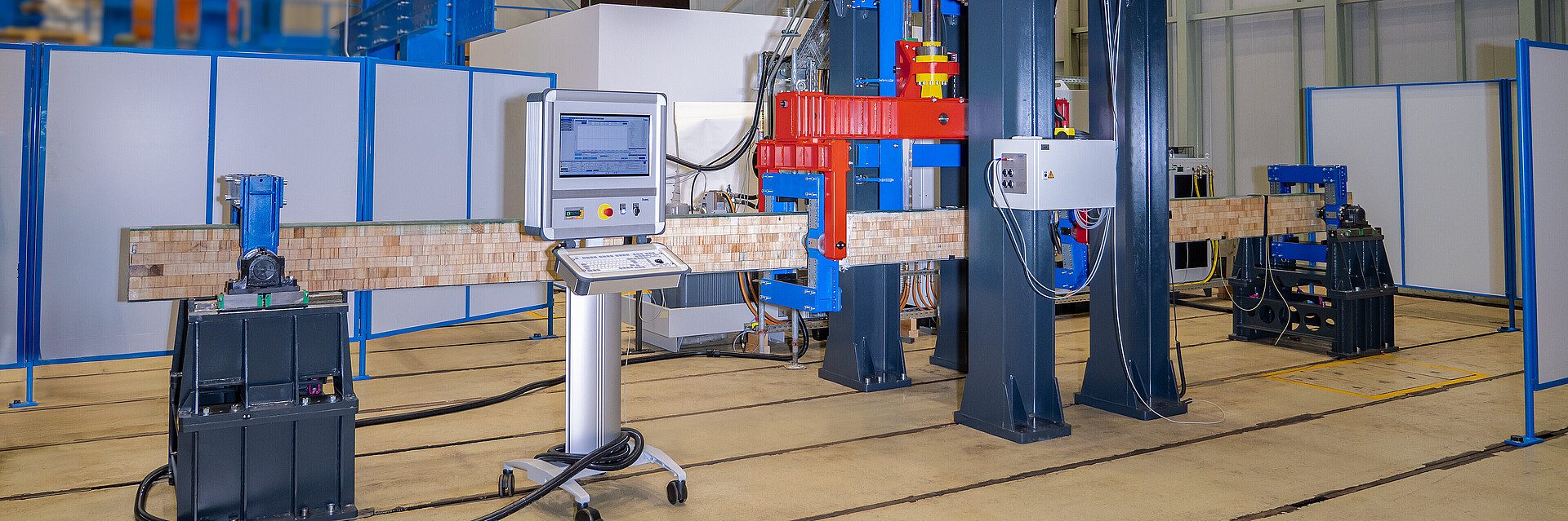 Large structure 4-point bending test rig for the validation of rotor blade materials 