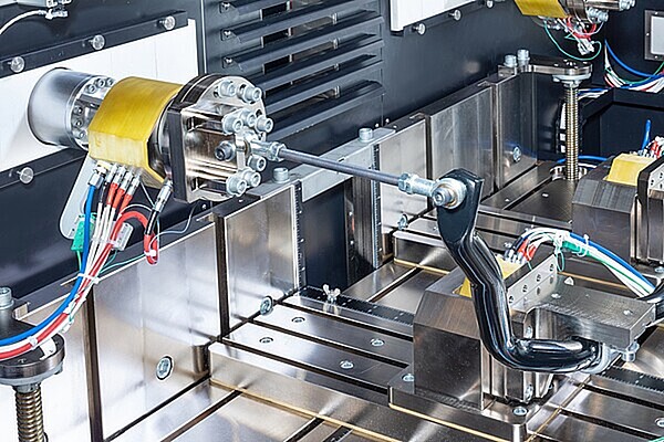 6-axial force and torque measurement for characterization tests under the influence of temperature
